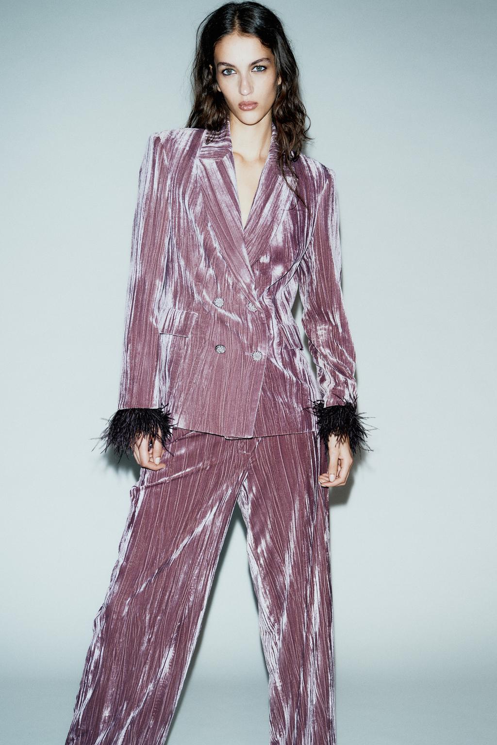 ENSEMBLE VESTE À BOUTONNAGE CROISÉ EN VELOUR ET PLUMES | PANTALON LARGE EN VELOURS