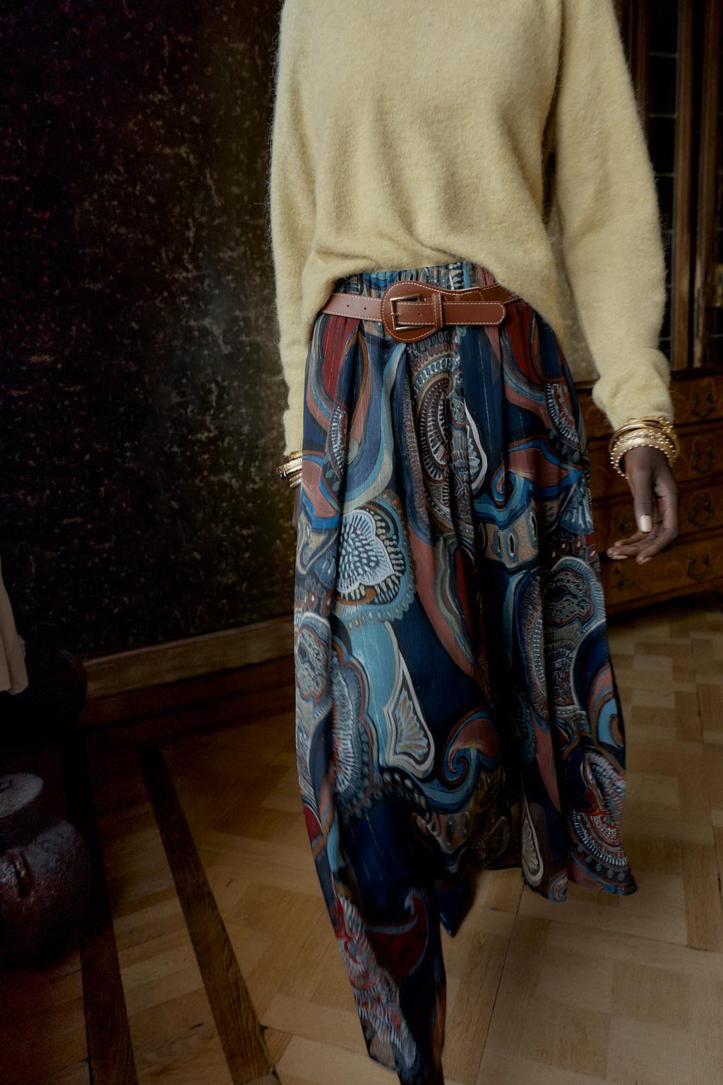 JUPE MI-LONGUE IMPRIMÉE AVEC FIL MÉTALLISÉ ET SANS CEINTURE