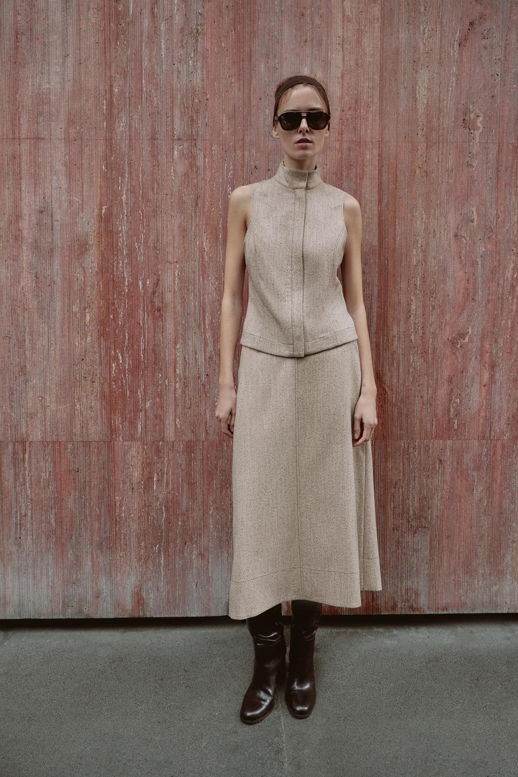 TOP SANS MANCHES À COL MONTANT