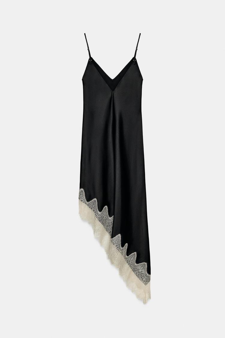 ROBE SATINÉE EN DENTELLE