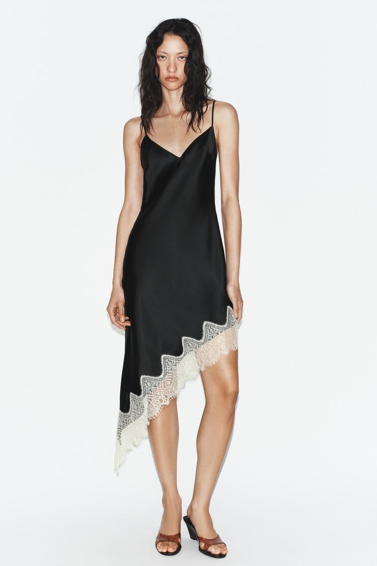 ROBE SATINÉE EN DENTELLE