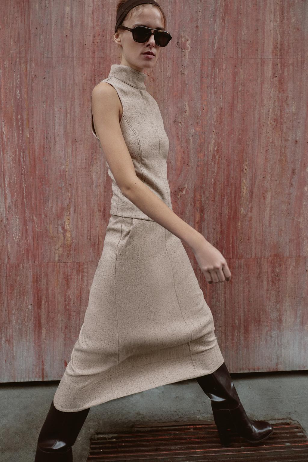 TOP SANS MANCHES À COL MONTANT