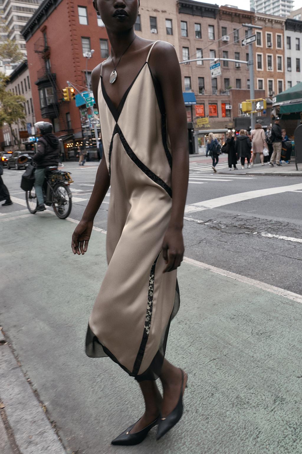 ROBE MI-LONGUE SATINÉE ASYMÉTRIQUE