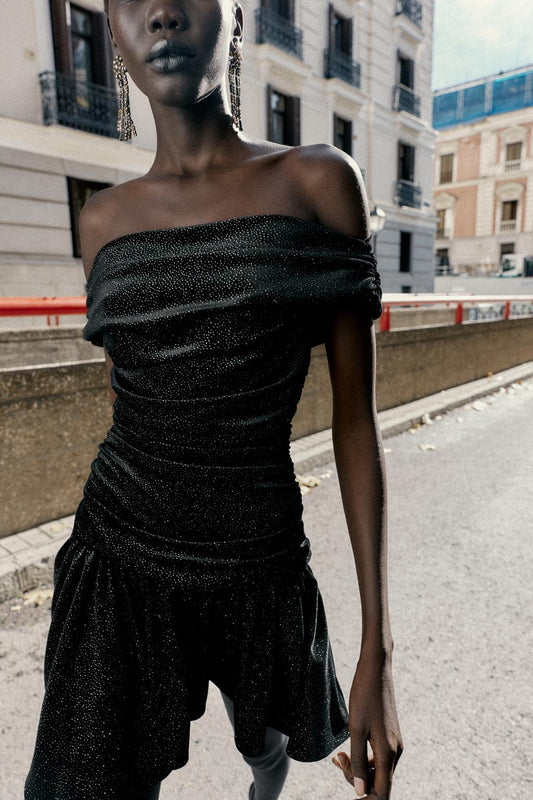 ROBE COURTE EN VELOURS BRILLANT