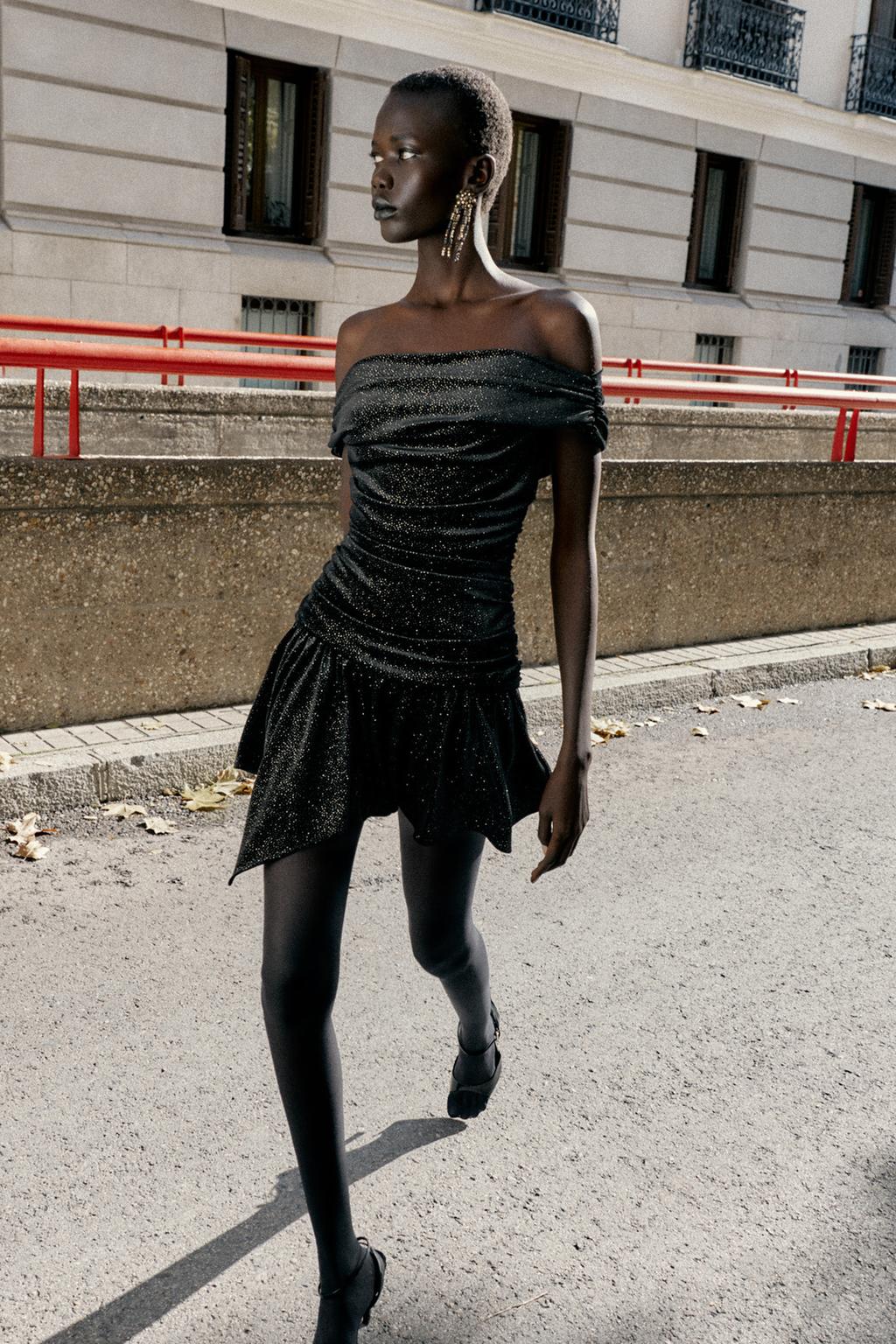 ROBE COURTE EN VELOURS BRILLANT