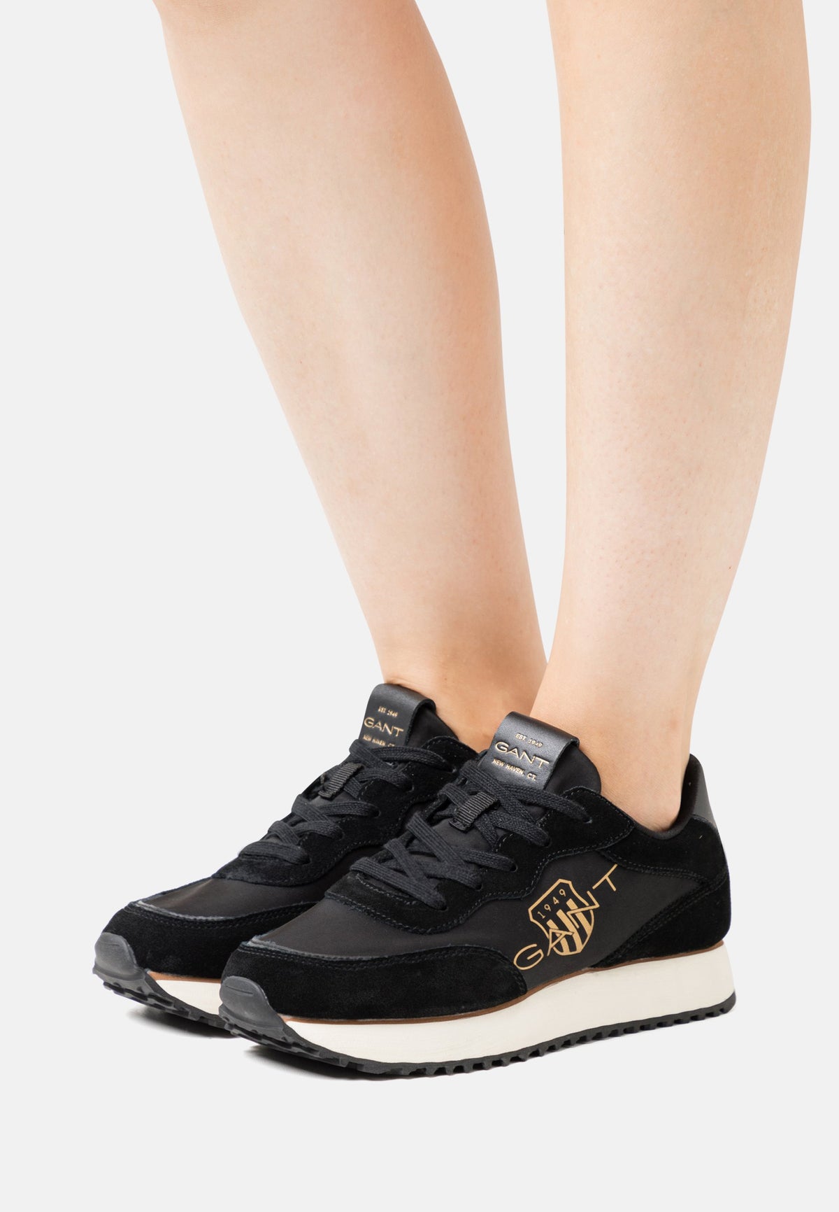 BASKETS EN CUIR