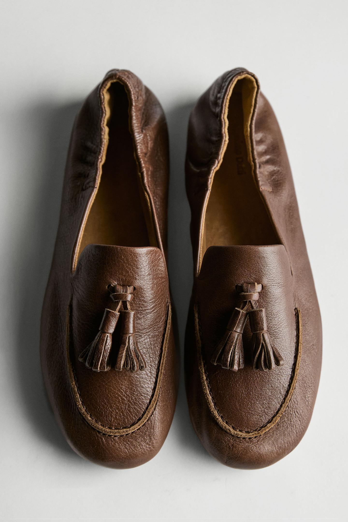 MOCASSINS EN CUIR À POMPONS
