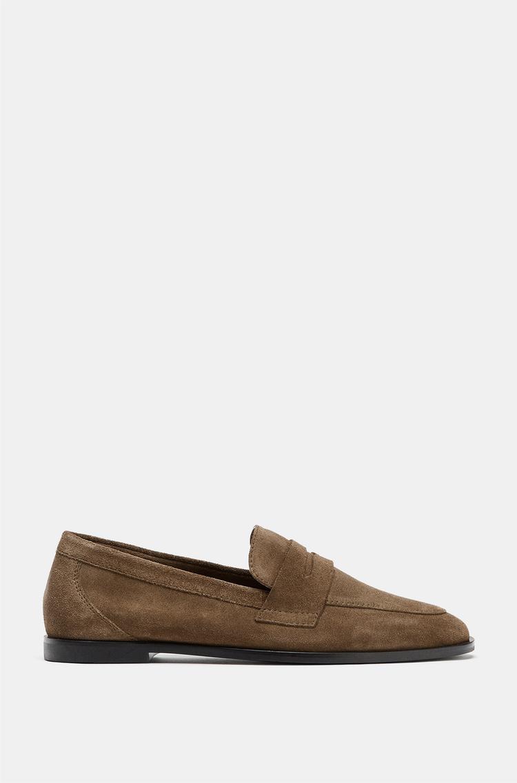 MOCASSINS PLATS EN CROÛTE DE CUIR