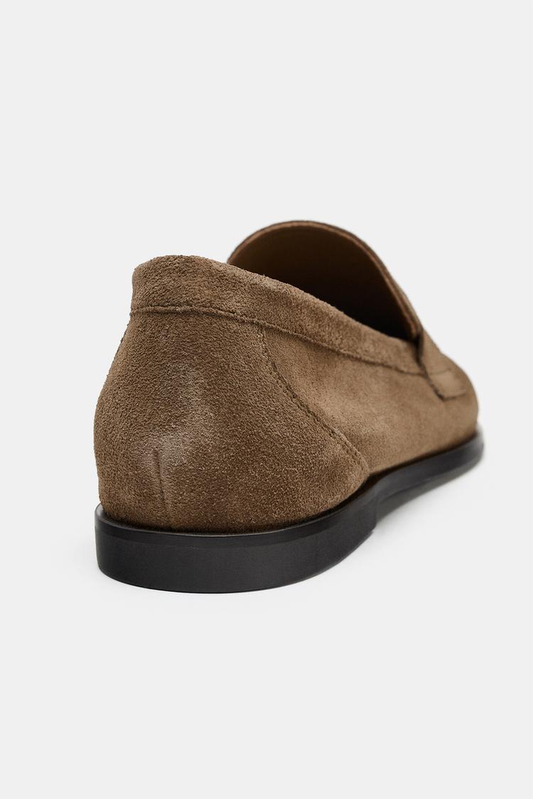 MOCASSINS PLATS EN CROÛTE DE CUIR
