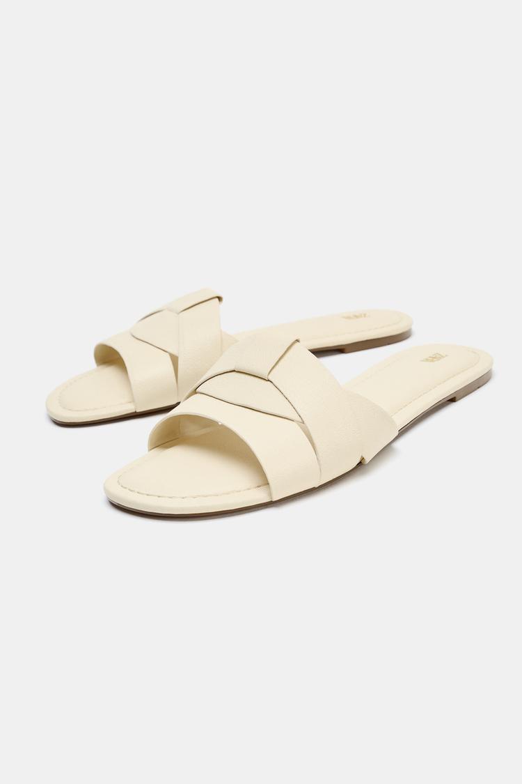 SANDALES PLATES EN CUIR CROISÉES