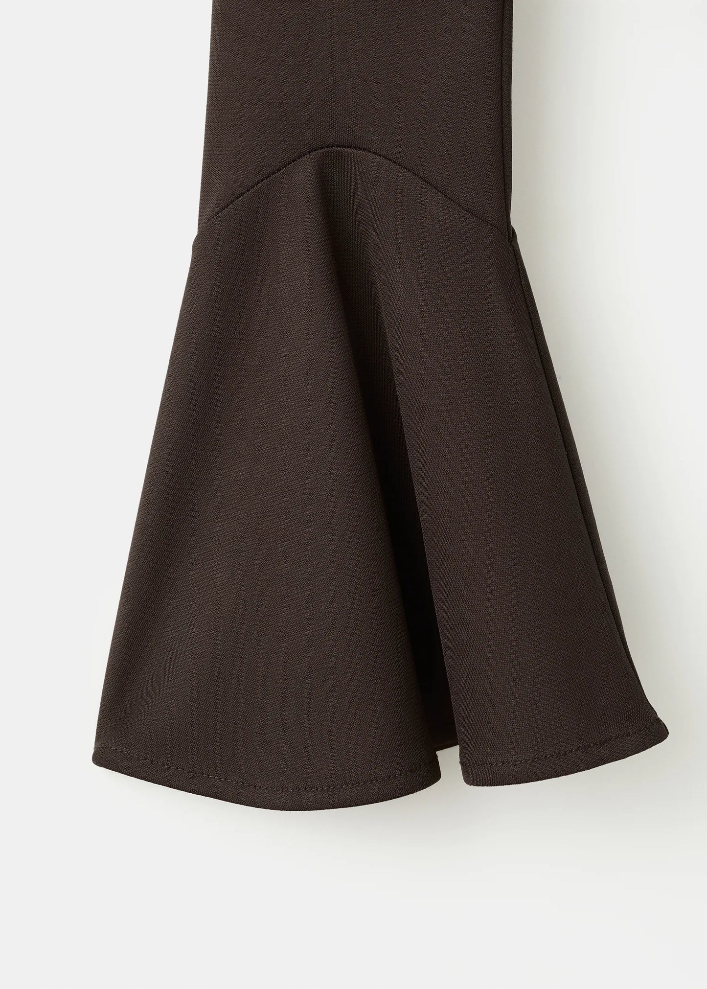T-SHIRT AJUSTÉ AVEC MANCHES CLOCHE