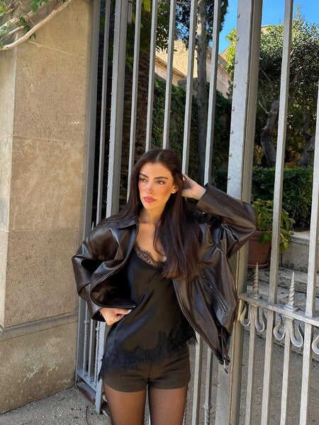 TOP À BRETELLES EN SATIN DENTELLE ASYMÉTRIQUE