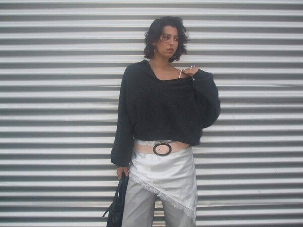 ROBE ASYMÉTRIQUE SATIN ET DENTELLE À BRETELLES