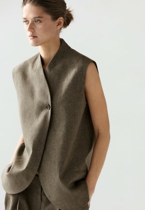ENSEMBLE GILET | BERMUDA FLUIDE EN LIN MÉLANGÉ