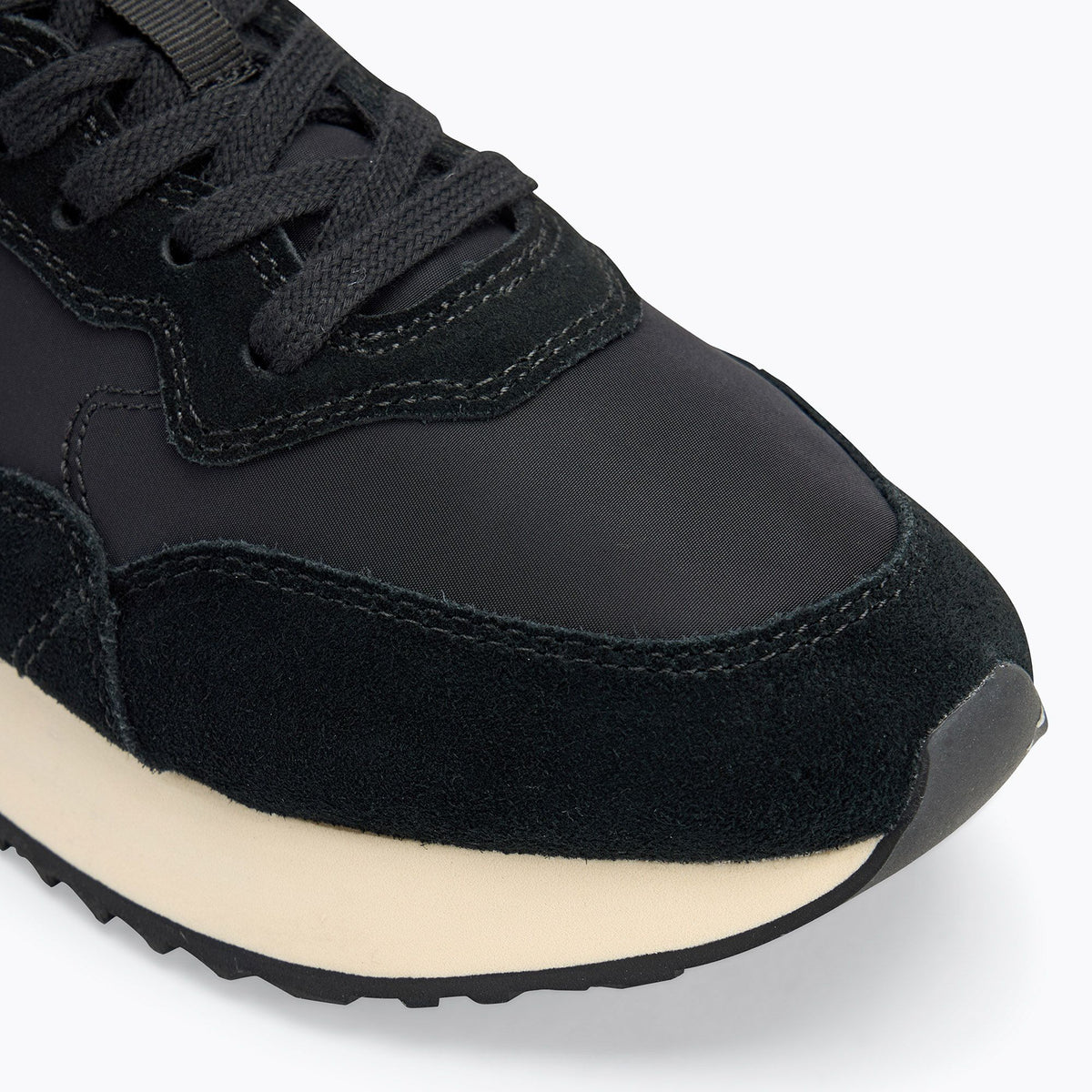 BASKETS EN CUIR