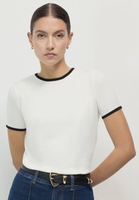 T-SHIRT À MANCHES COURTES BORD-CÔTE CONTRASTANT COTON