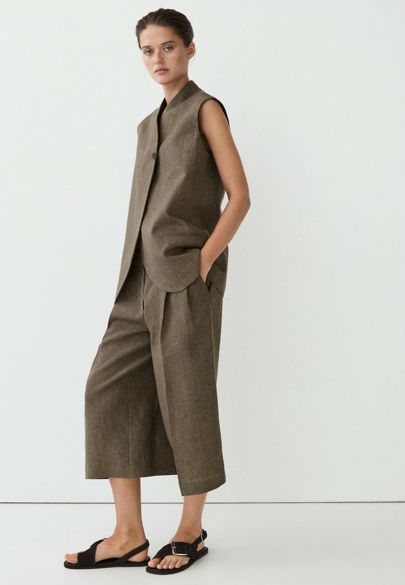 ENSEMBLE GILET | BERMUDA FLUIDE EN LIN MÉLANGÉ