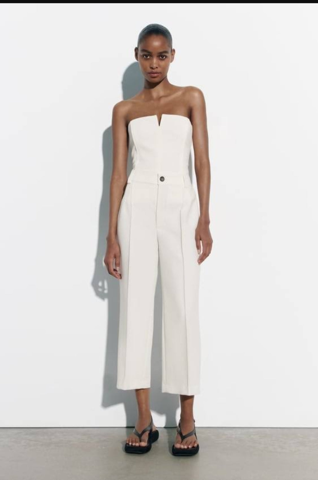 TOP BUSTIER AVEC COUTURES Et OUVERTURE