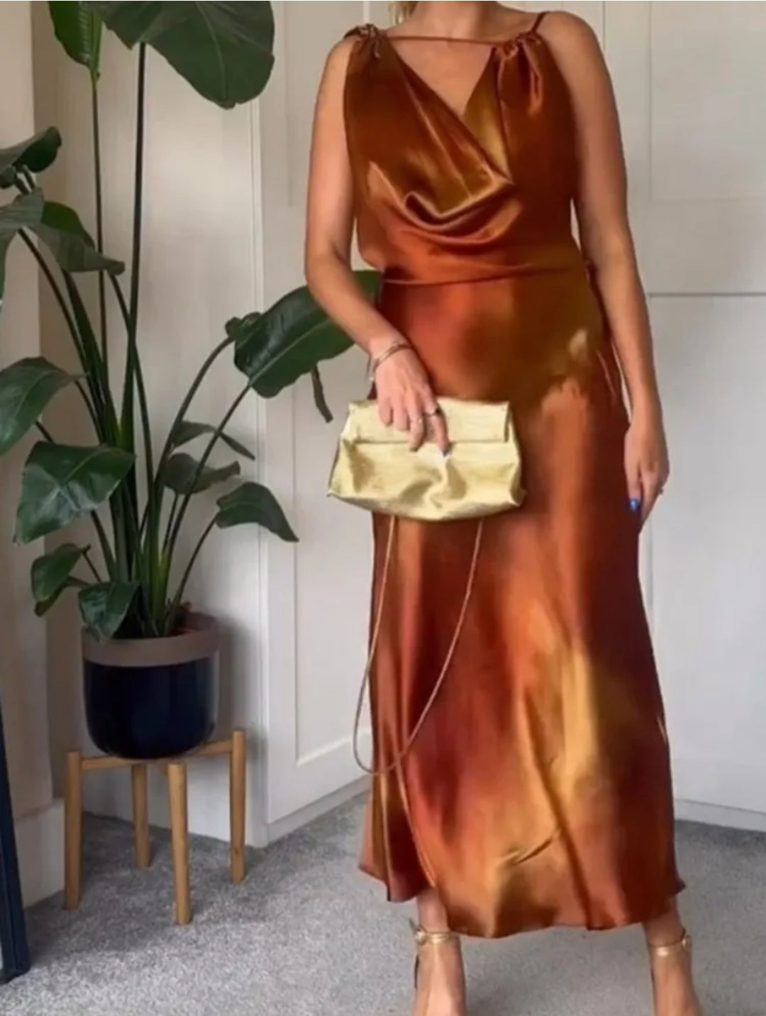 Robe En Satin Imprimée Ocre