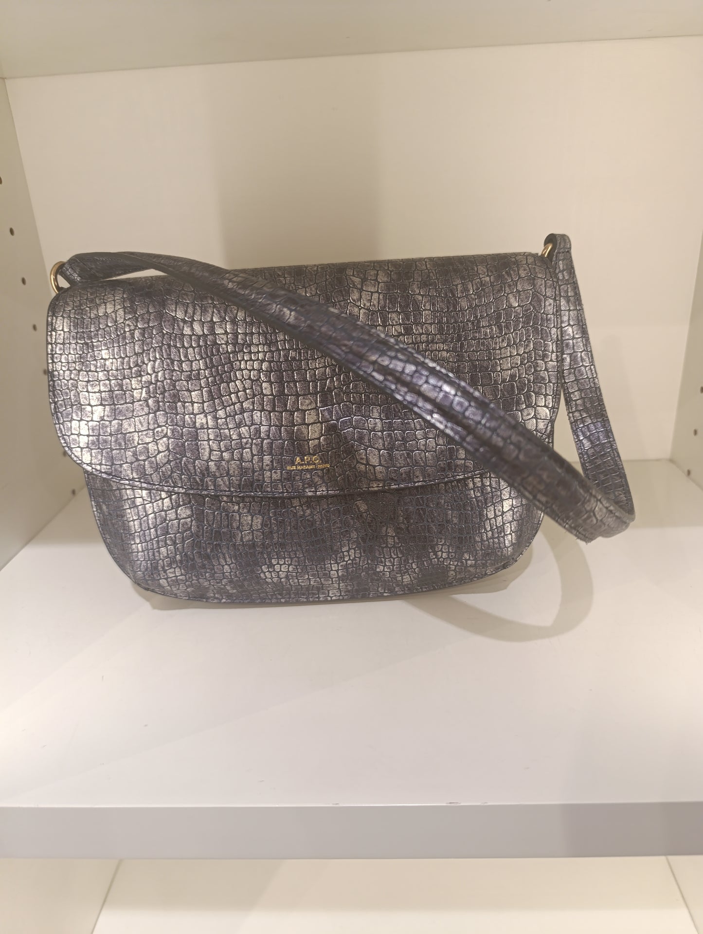 A.P.C. SAC À BANDOULIÈRE SARAH CROCO BLEU