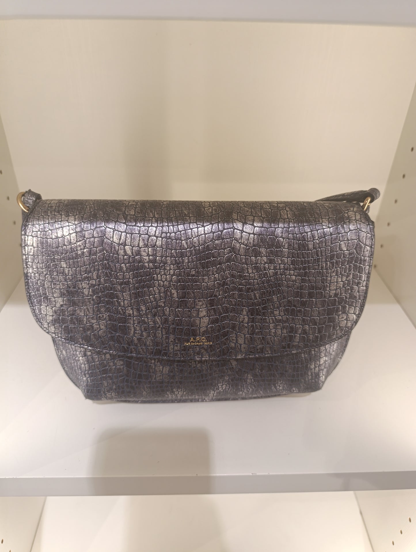 A.P.C. SAC À BANDOULIÈRE SARAH CROCO BLEU