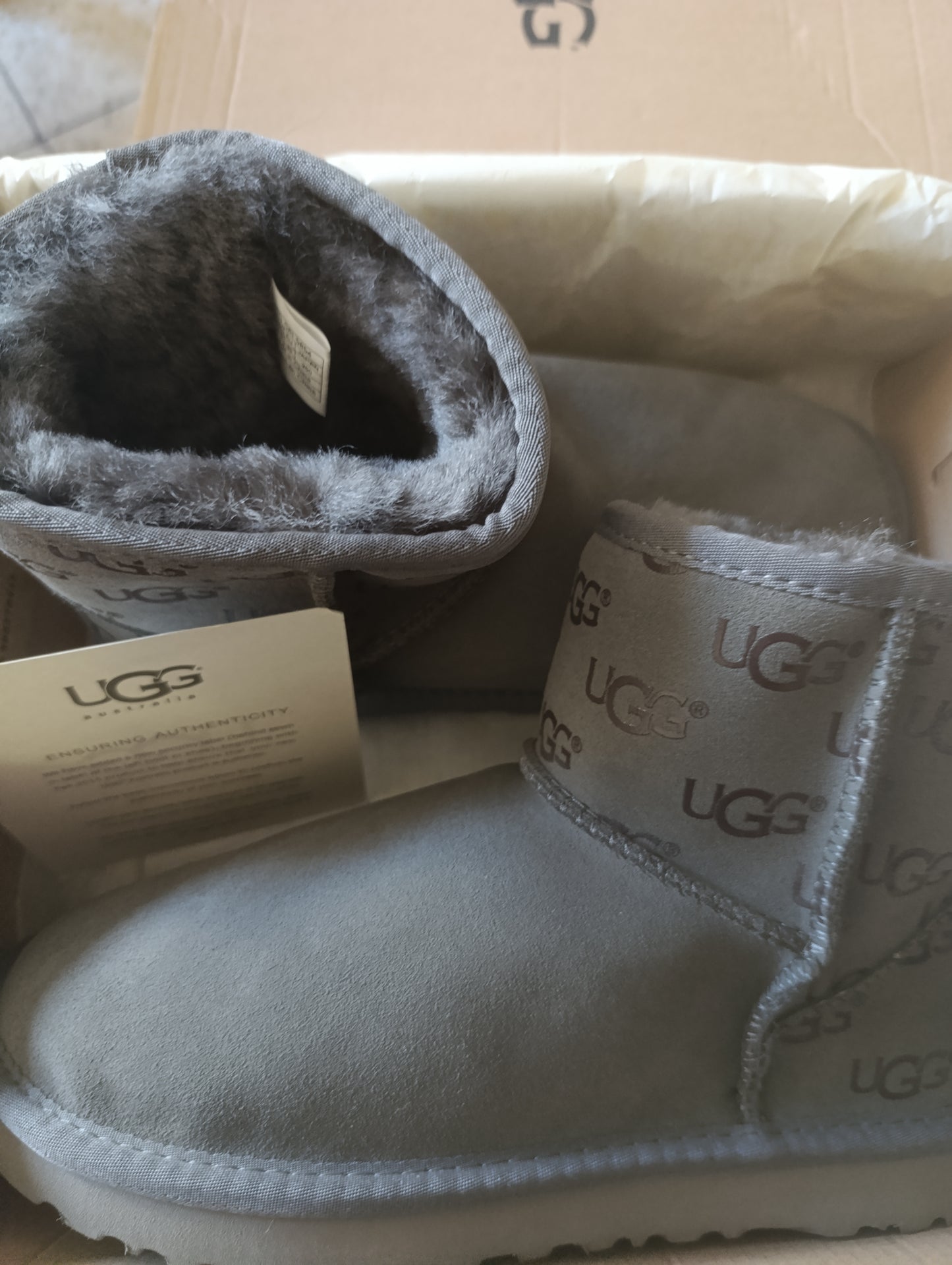 UGG BOTTE CLASSIC MINI II