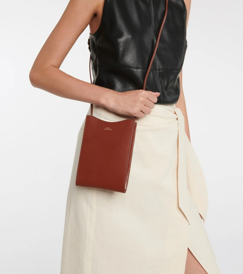 A.P.C. POCHETTE TOUR DE COU EN CUIR LISSE JAMIE