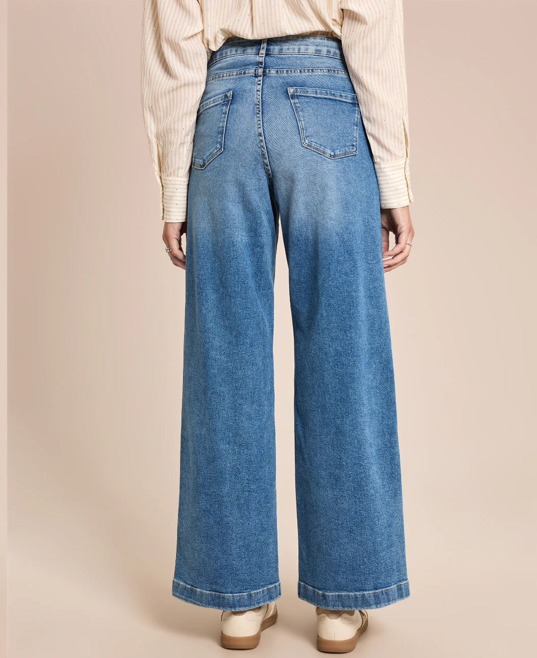 JEAN À JAMBES LARGES