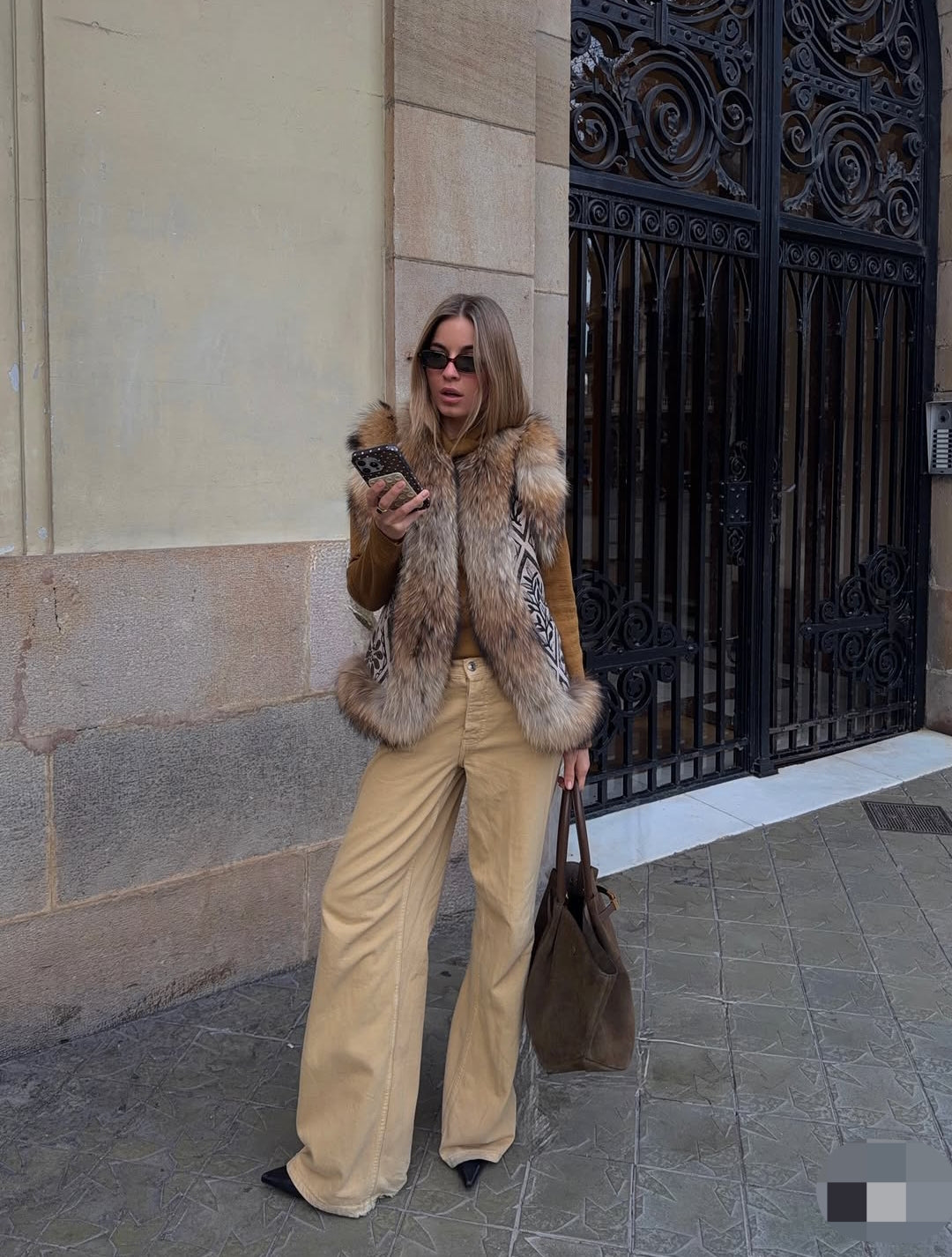 PANTALON EN VELOURS CÔTELÉ