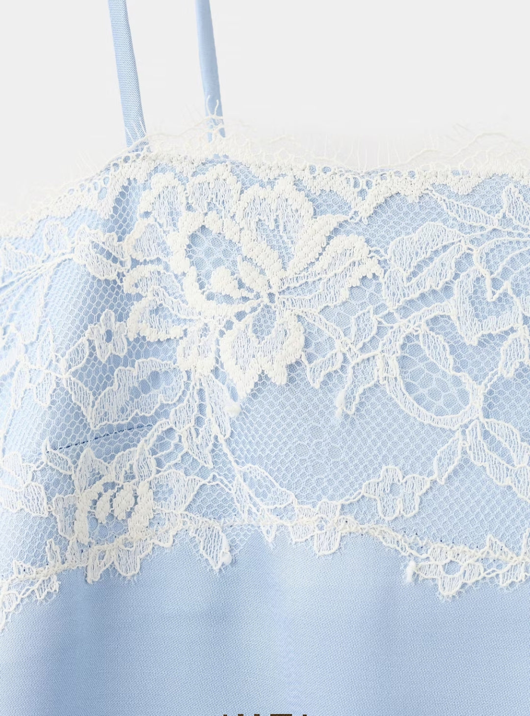 ROBE LINGERIE EN DENTELLE