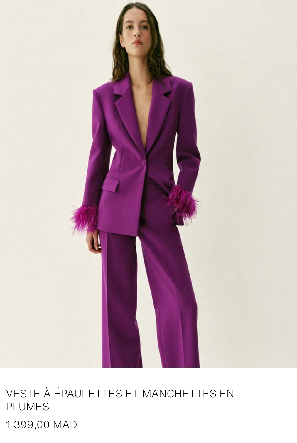 VESTE À ÉPAULETTES ET MANCHETTES EN PLUMES
