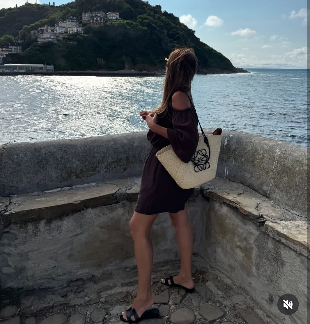 ENSEMBLE HAUT À ÉPAULES DÉNUDÉES| BERMUDA EN LIN
