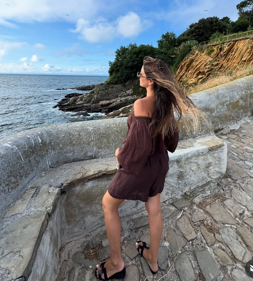 ENSEMBLE HAUT À ÉPAULES DÉNUDÉES| BERMUDA EN LIN