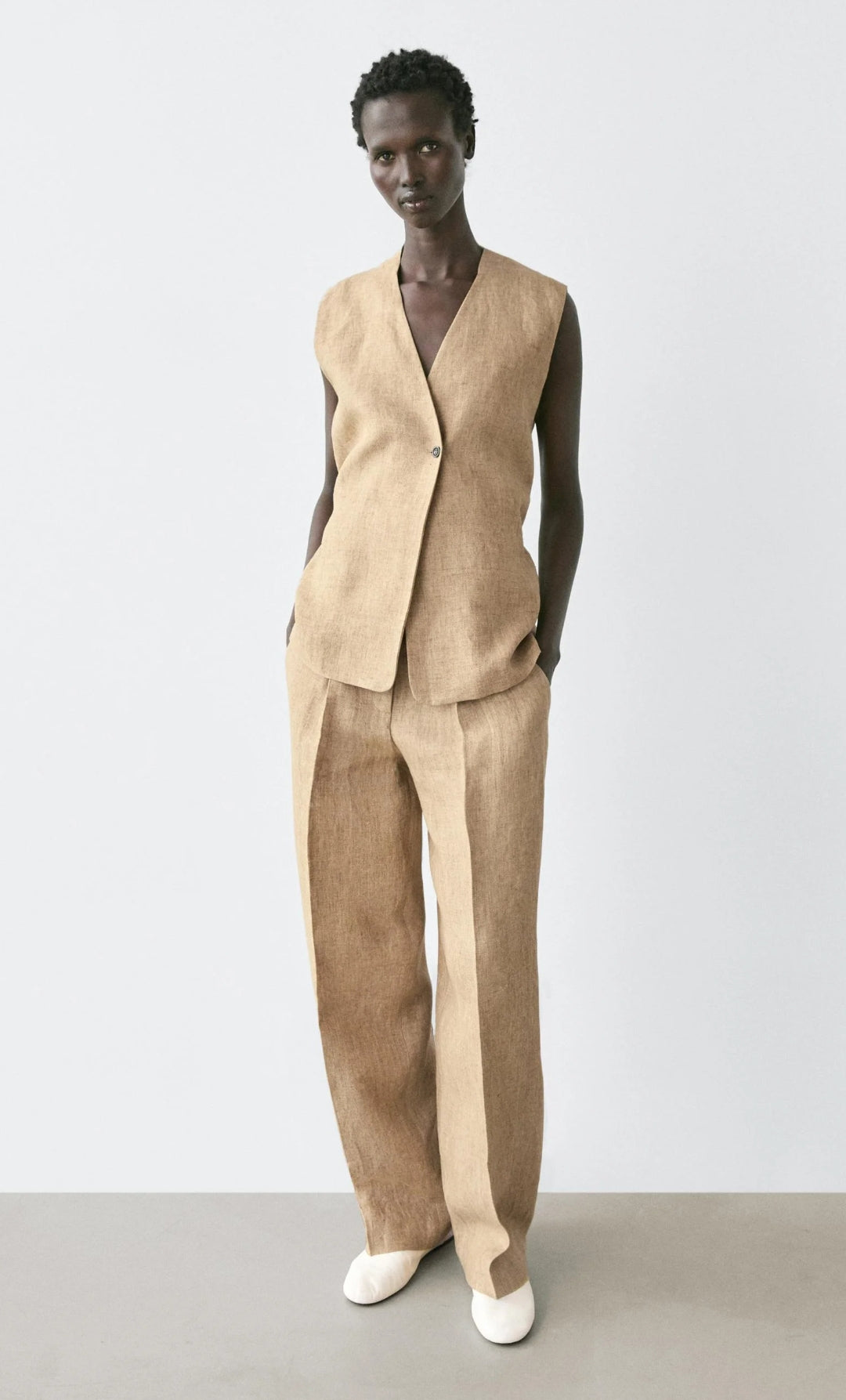 PANTALON FLUIDE À DÉTAIL PINCES LIN