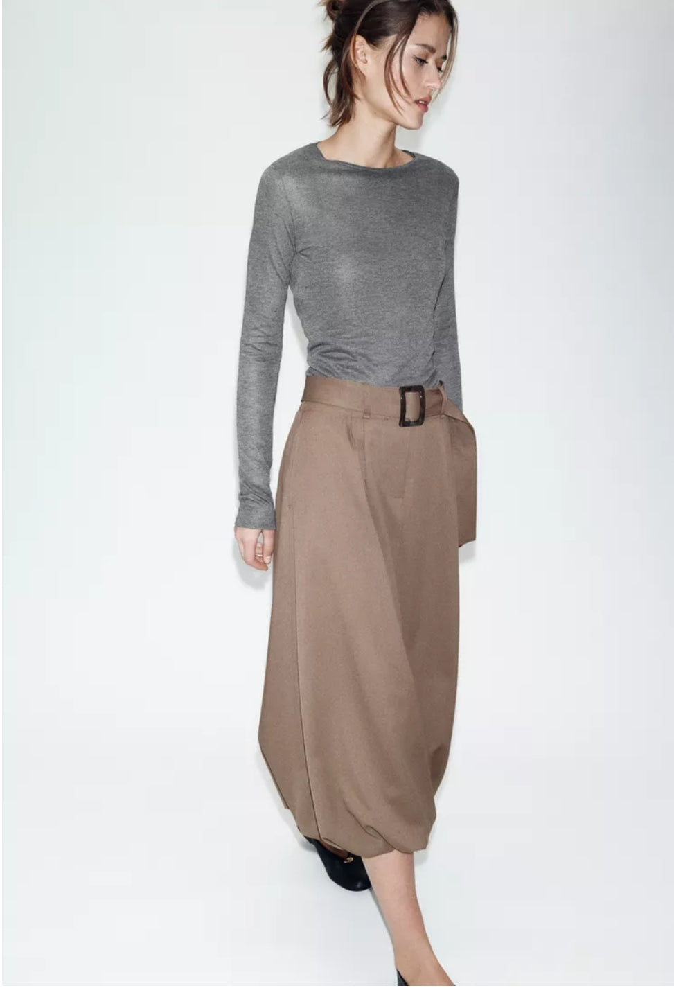 JUPE MIDI À CEINTURE ET COUPE BALLON