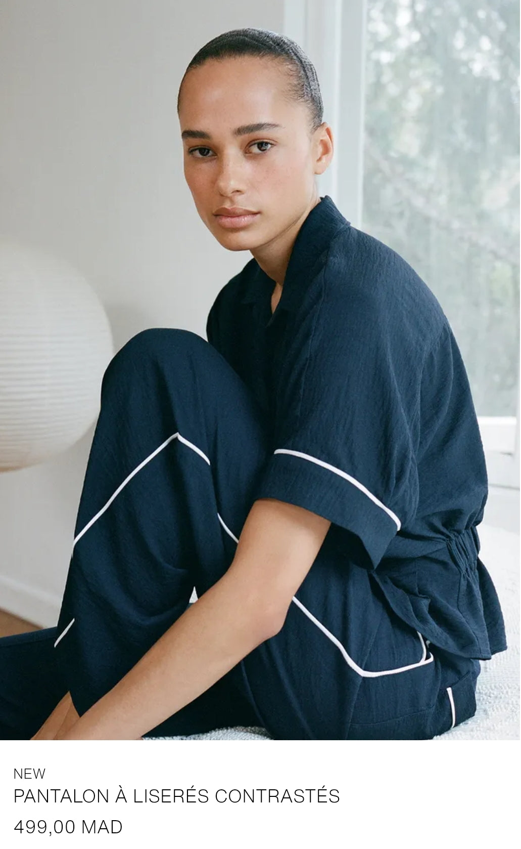 PANTALON À LISERÉS CONTRASTÉS