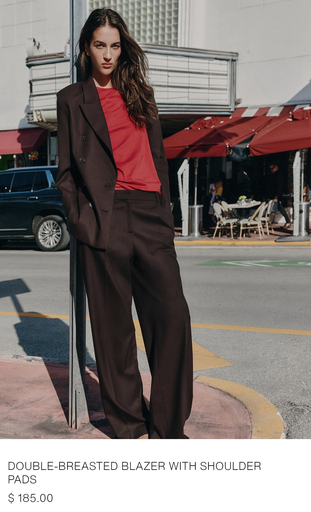 ENSEMBLE VESTE À BOUTONNAGE CROISÉ AVEC ÉPAULETTES | PANTALON À JAMBES DROITES ET PINCES DÉGRIFFÉS