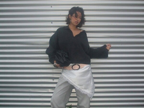 ROBE ASYMÉTRIQUE SATIN ET DENTELLE À BRETELLES