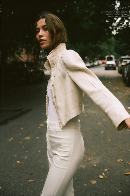 VESTE COURTE À VOLANTS