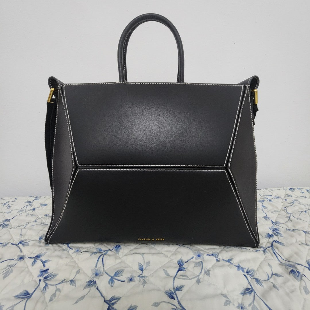 CHARLES & KEITH Nasrin Geometric Tote Bag Nasrin Geometric Tote Bag - Black 🖤