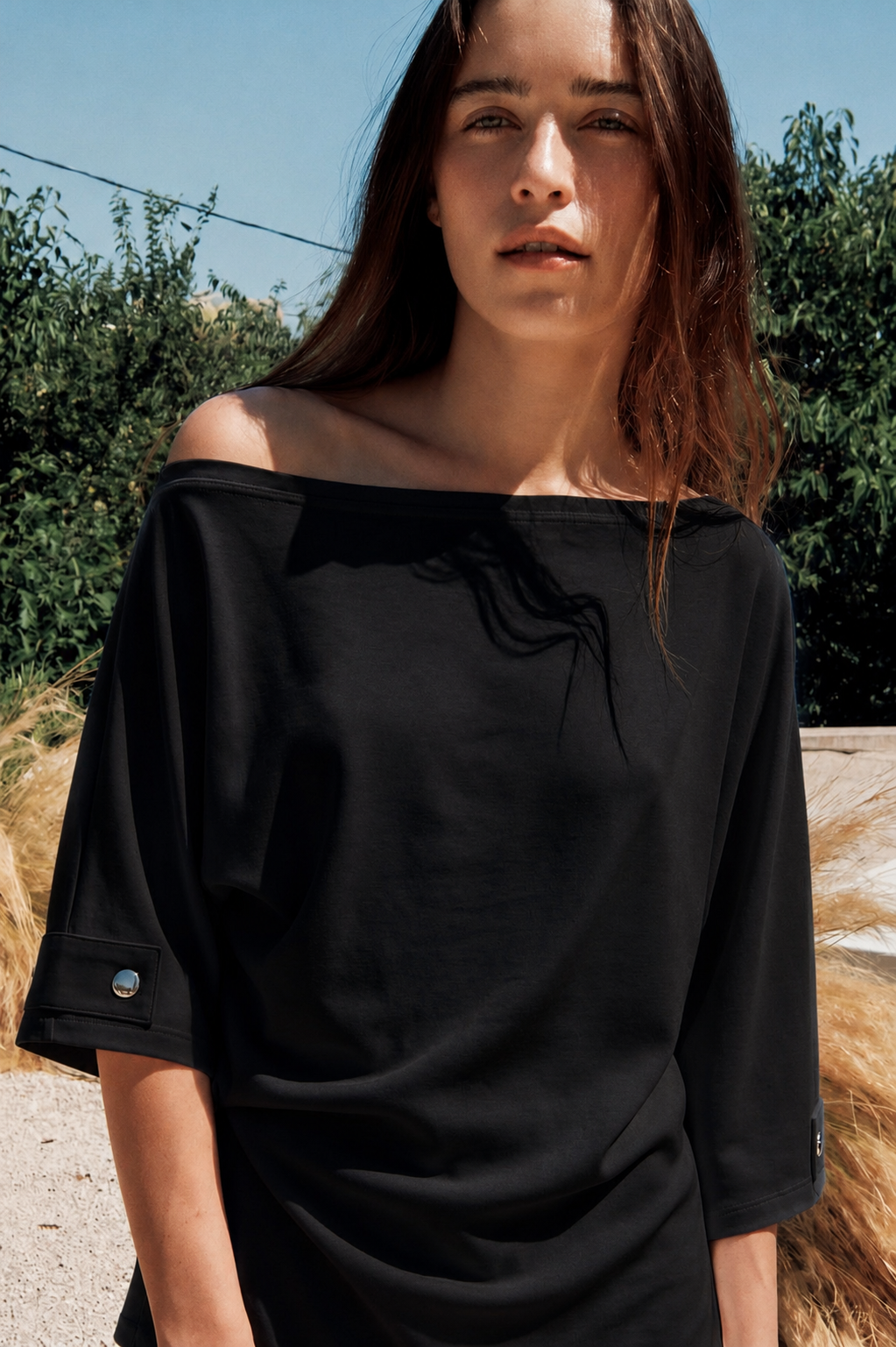 T-SHIRT ASYMÉTRIQUE À BOUTONS