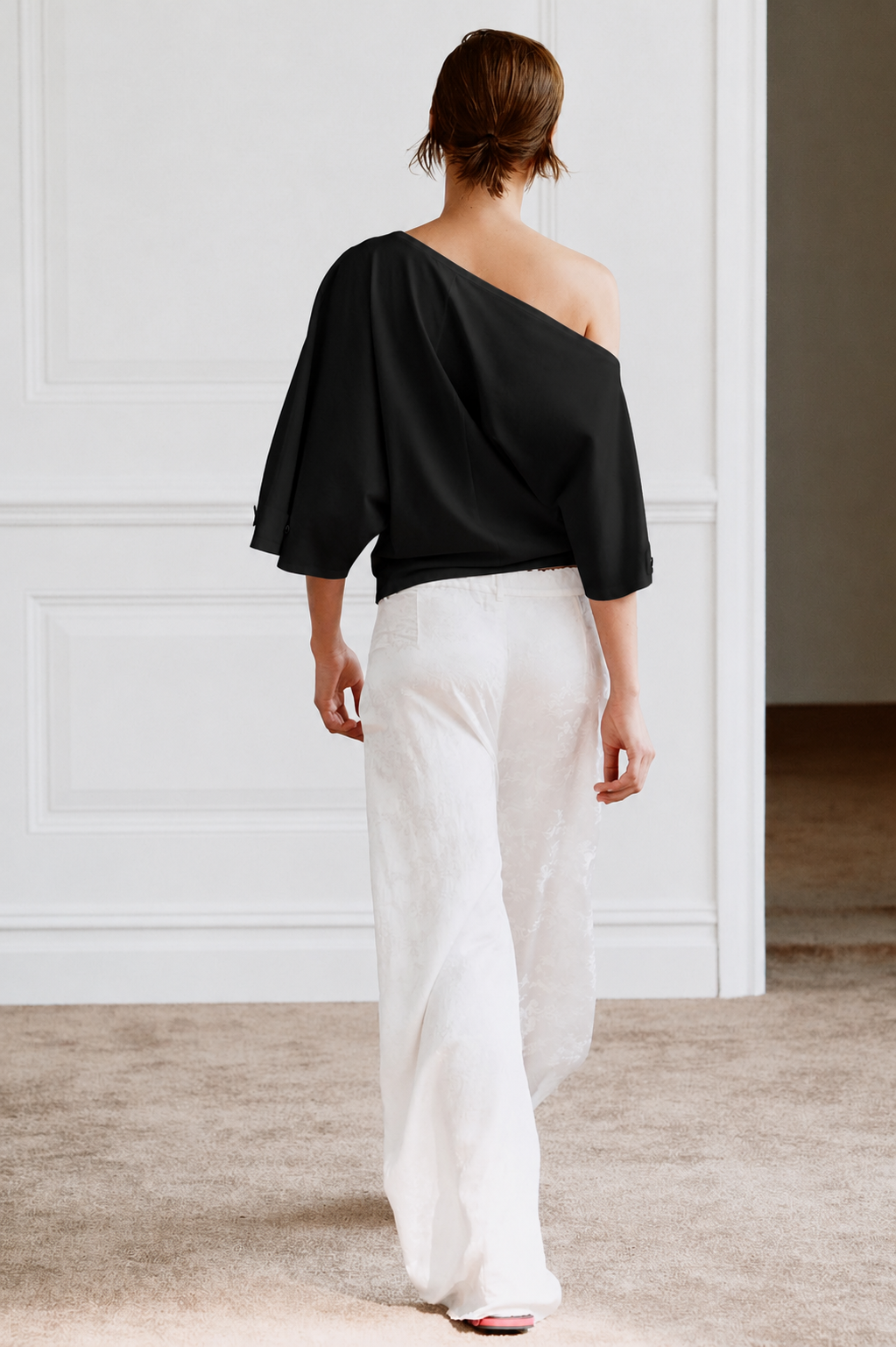 T-SHIRT ASYMÉTRIQUE À BOUTONS