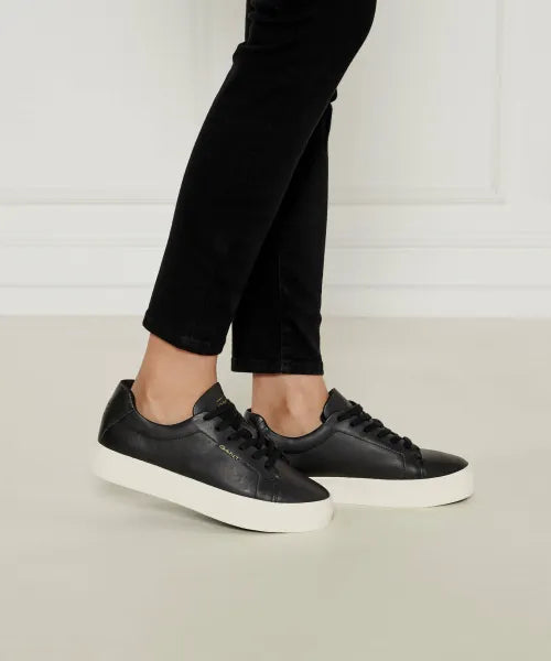 BASKETS EN CUIR