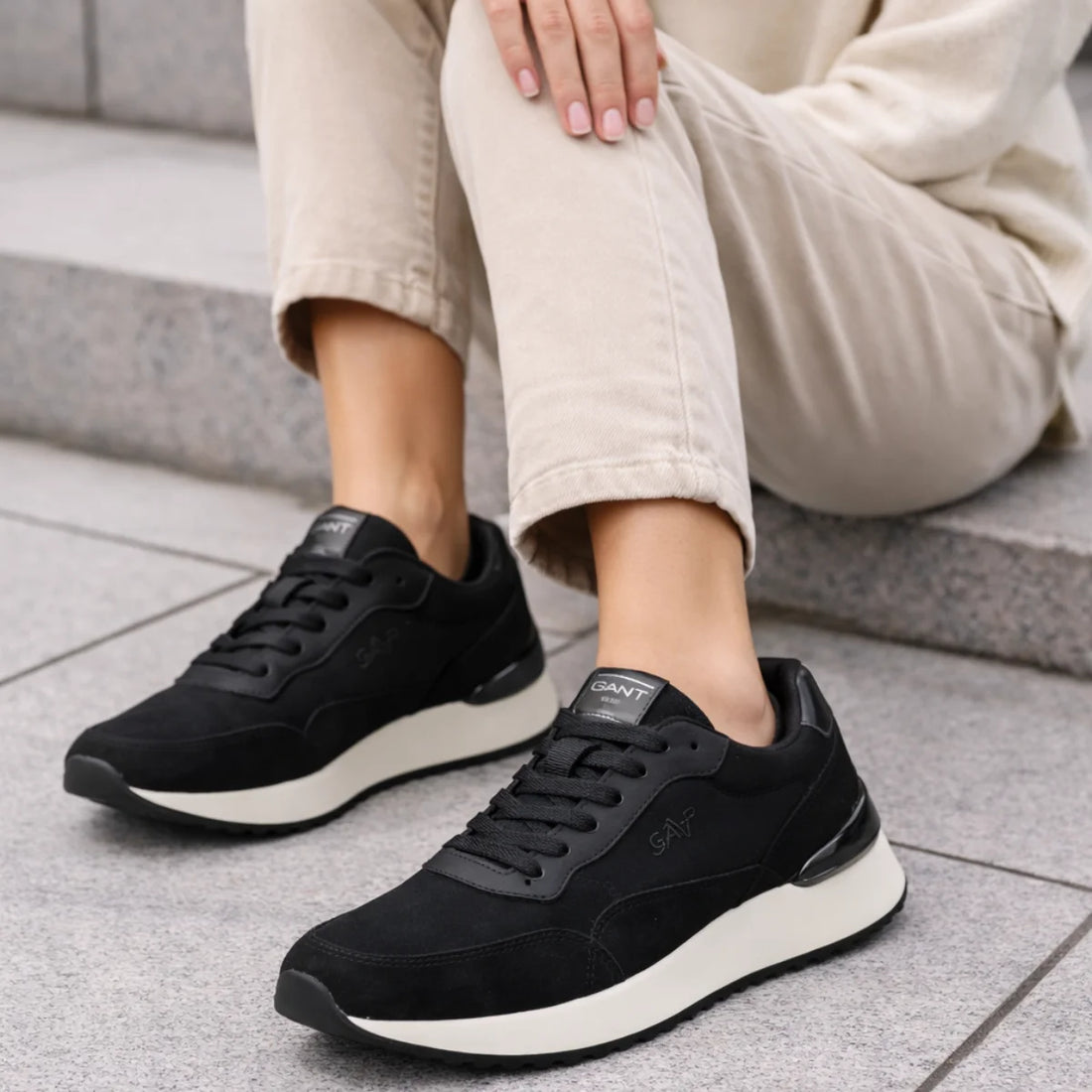 BASKETS EN CUIR