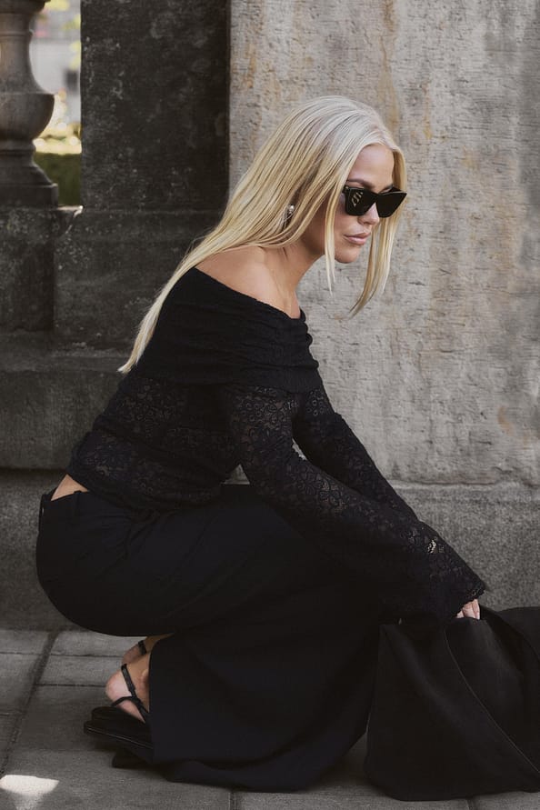 HAUT DENTELLE À ÉPAULES DÉNUDÉES