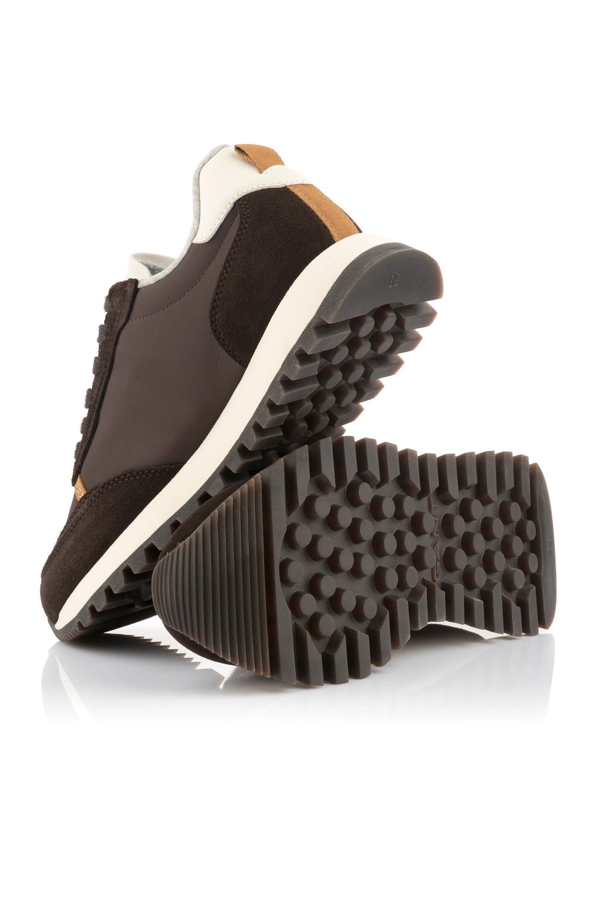 BASKETS EN CUIR