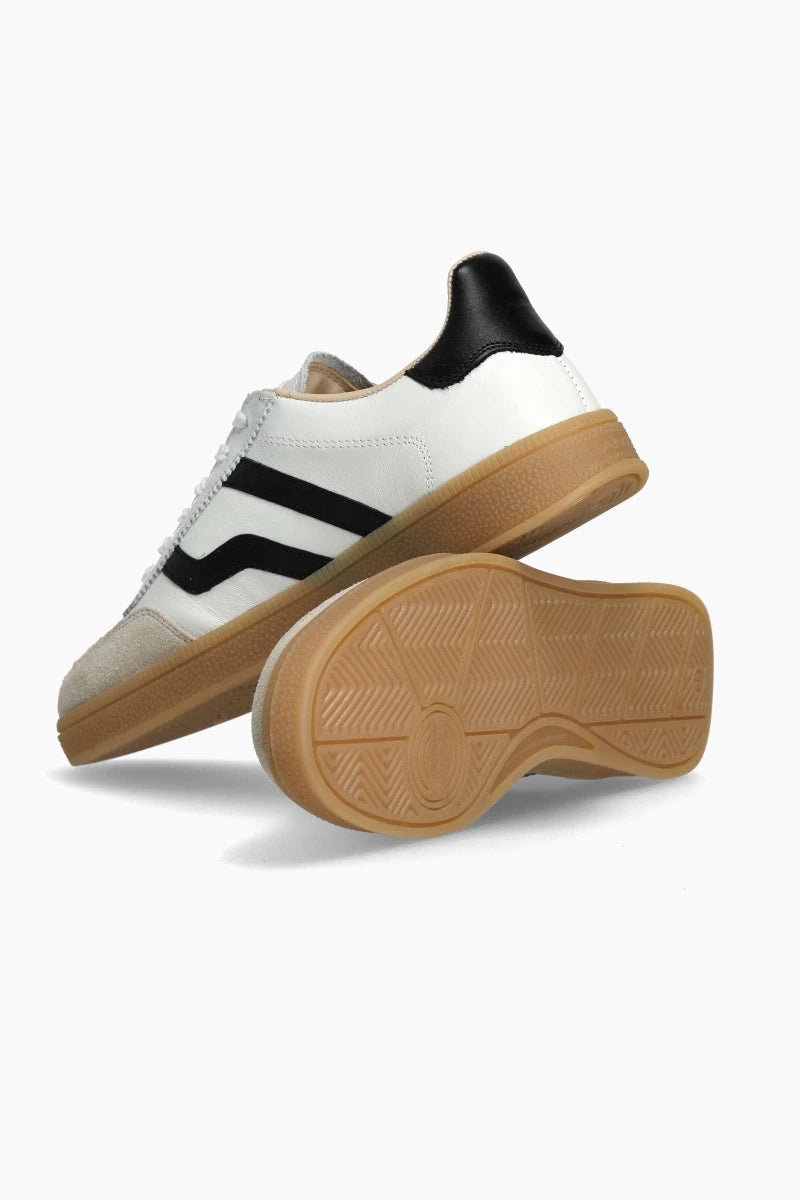 BASKETS EN CUIR