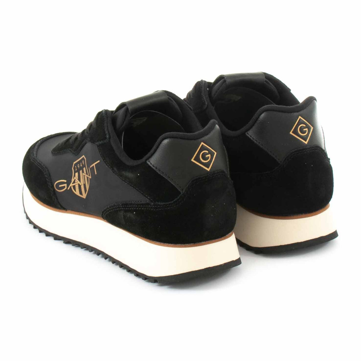 BASKETS EN CUIR