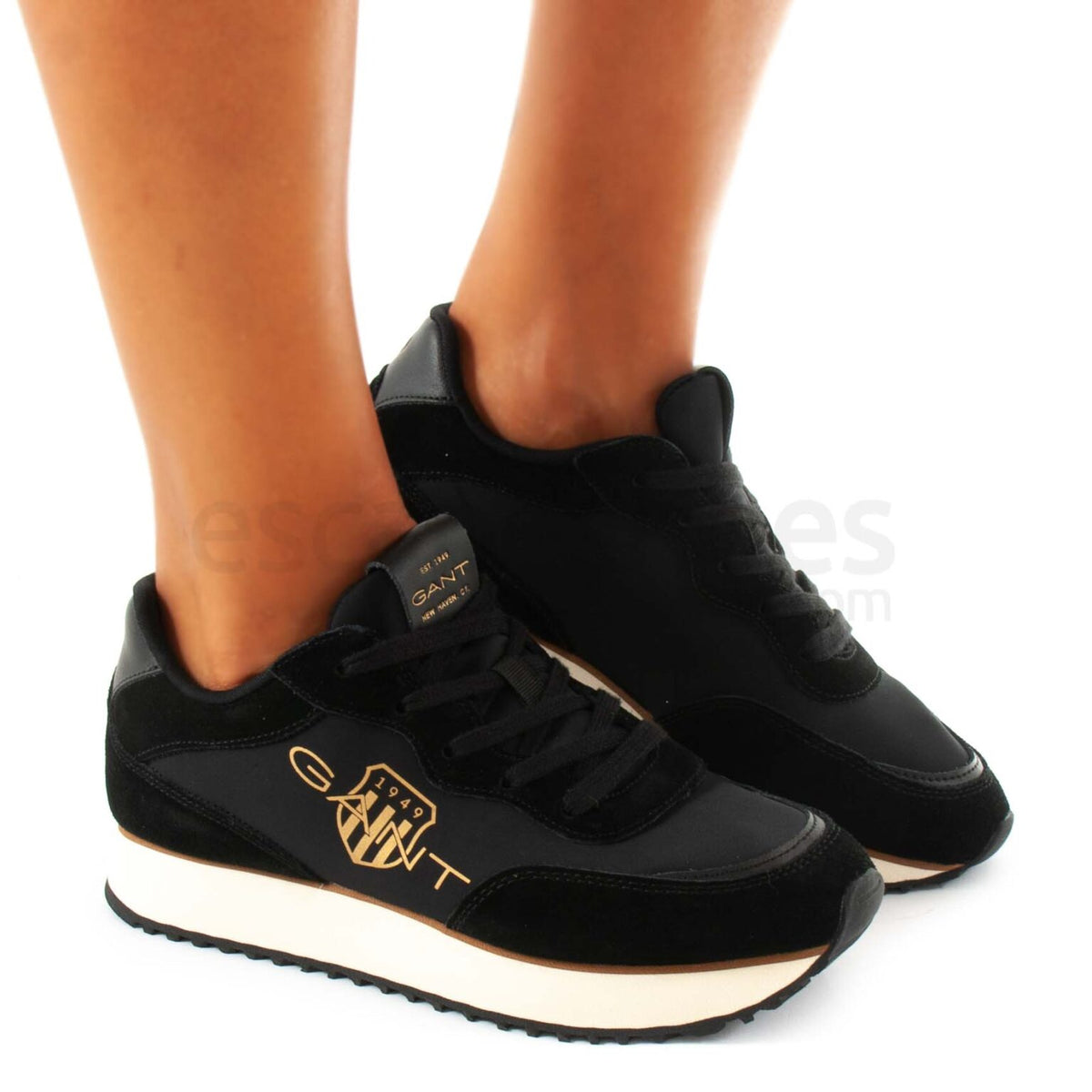 BASKETS EN CUIR